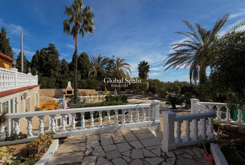 Wederverkoop - VILLA -
CALPE - Zona Playa del Bol - Puerto