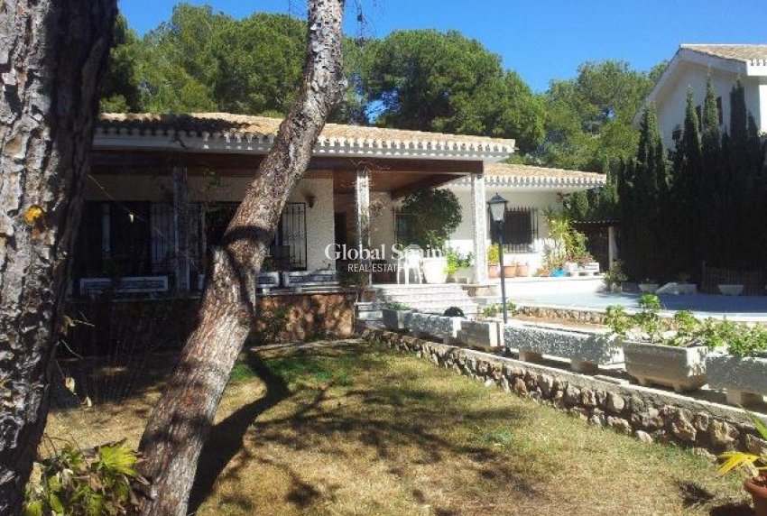 Wederverkoop - VILLA -
CAMPOAMOR - Costa Blanca