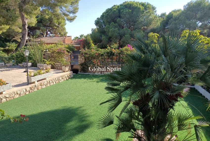 Wederverkoop - VILLA -
CAMPOAMOR - Costa Blanca