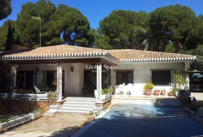 Wederverkoop - VILLA -
CAMPOAMOR - Costa Blanca