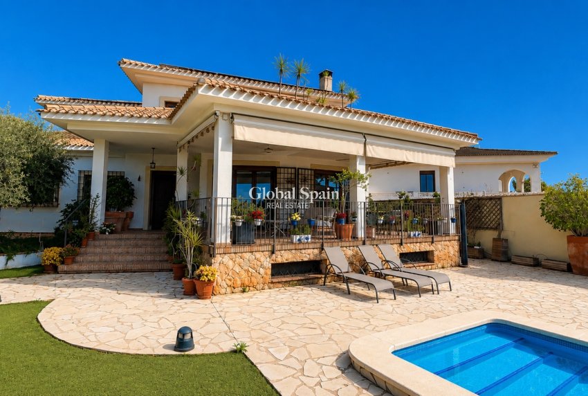 Wederverkoop - VILLA -
CAMPOAMOR - Costa Blanca