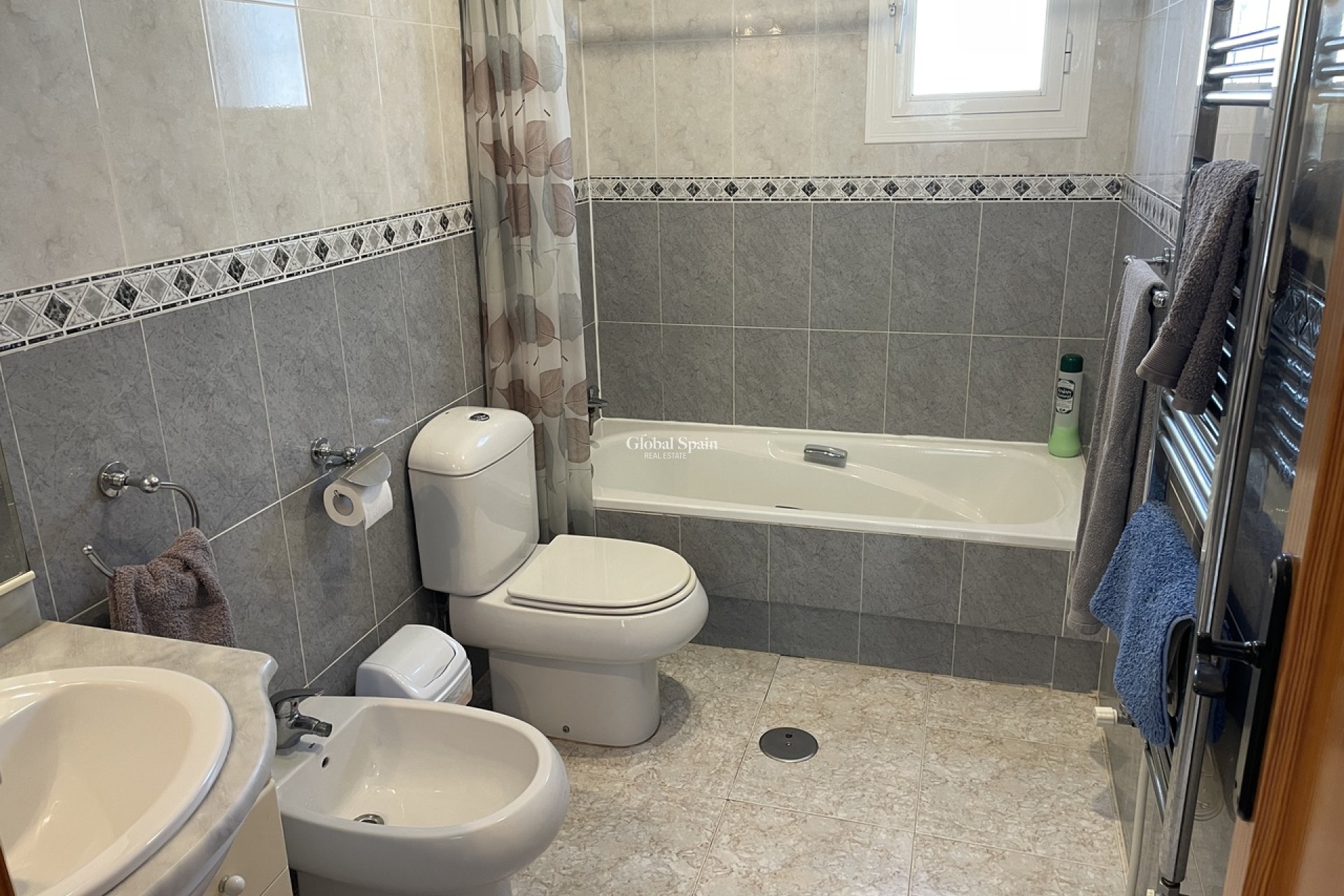 Wederverkoop - VILLA -
CAMPOSOL - Inland