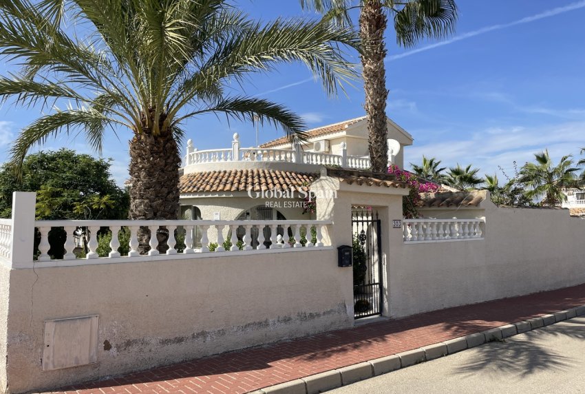 Wederverkoop - VILLA -
CAMPOSOL - Inland