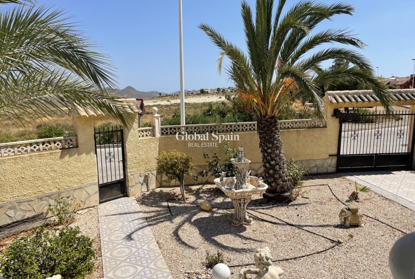 Wederverkoop - VILLA -
CAMPOSOL - Inland