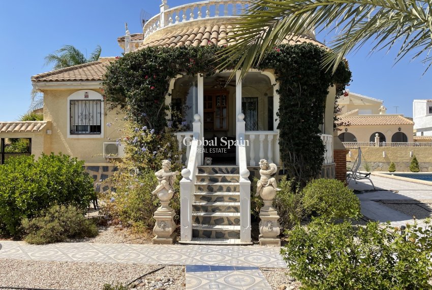 Wederverkoop - VILLA -
CAMPOSOL - Inland