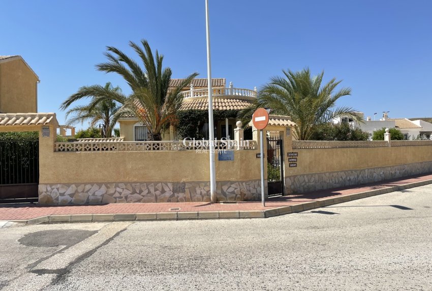 Wederverkoop - VILLA -
CAMPOSOL - Inland