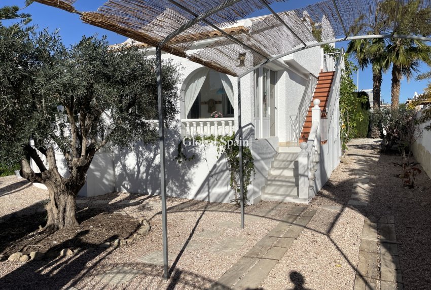 Wederverkoop - VILLA -
CAMPOSOL - Inland