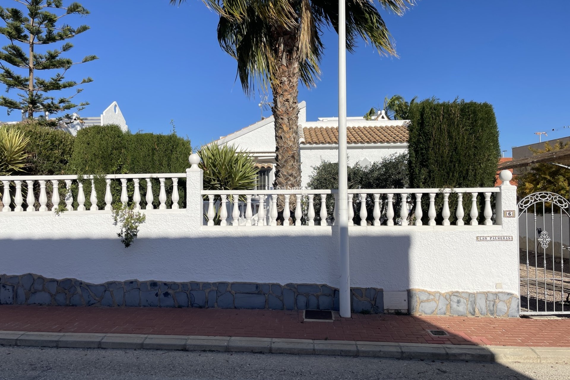 Wederverkoop - VILLA -
CAMPOSOL - Inland