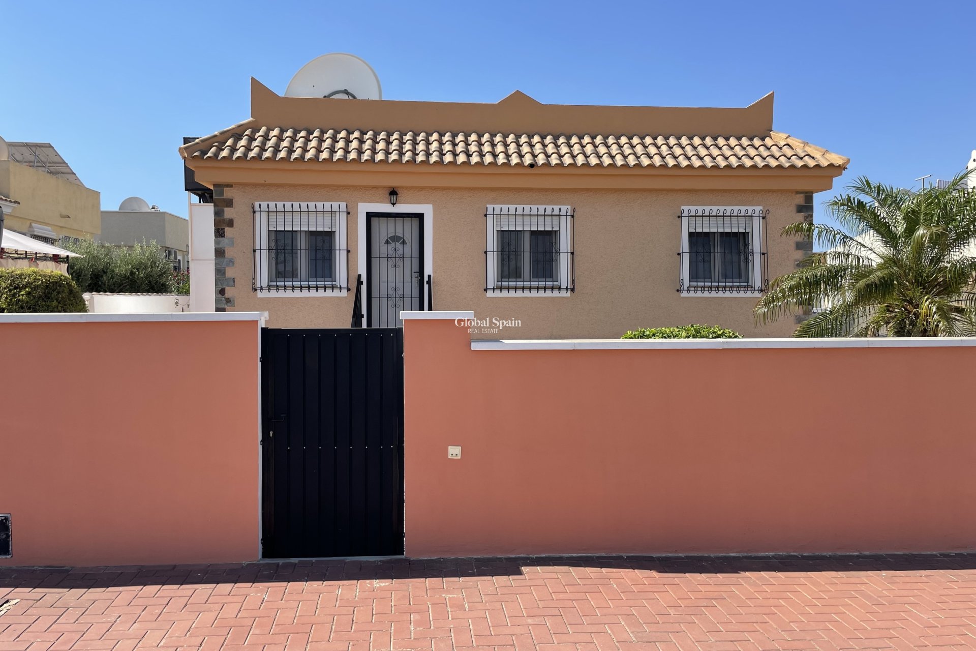 Wederverkoop - VILLA -
CAMPOSOL - Inland