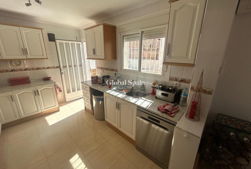 Wederverkoop - VILLA -
CAMPOSOL - Sector D