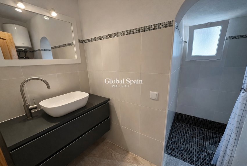 Wederverkoop - VILLA -
CASTALLA - Costa Blanca