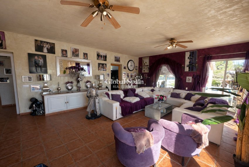 Wederverkoop - VILLA -
CASTALLA - Costa Blanca