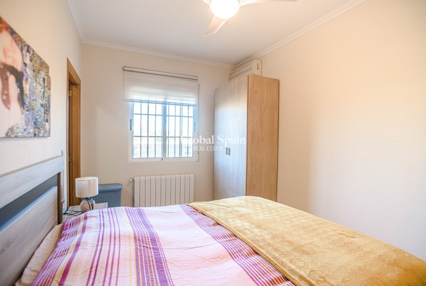 Wederverkoop - VILLA -
CATRAL - Catral