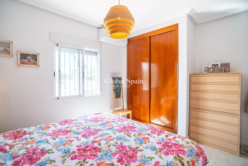 Wederverkoop - VILLA -
CATRAL - Catral