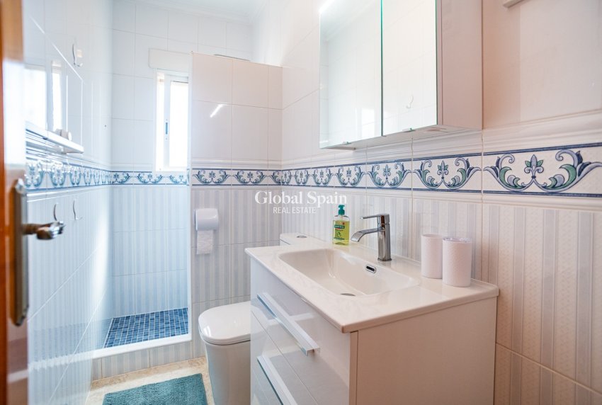 Wederverkoop - VILLA -
CATRAL - Catral