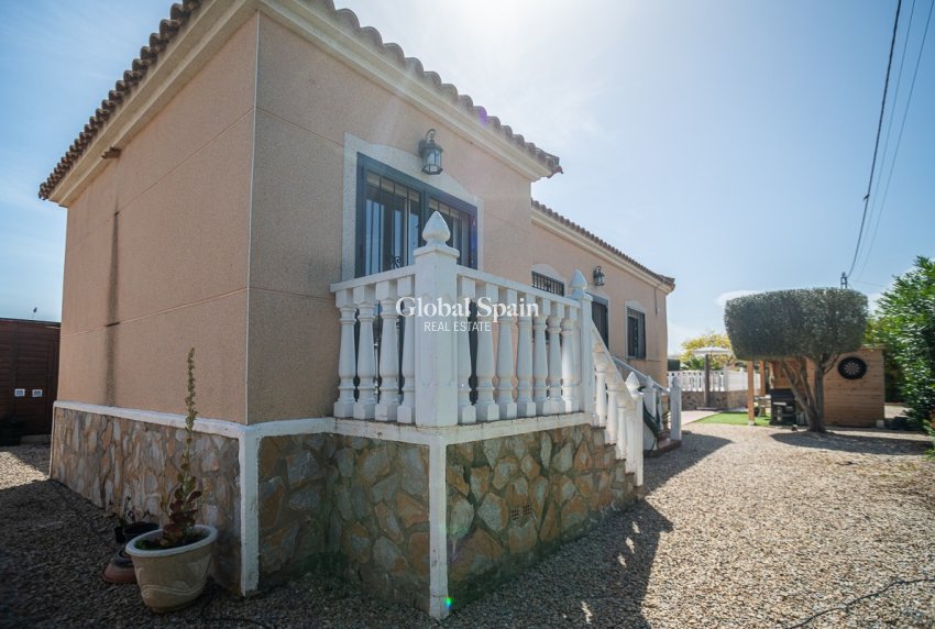 Wederverkoop - VILLA -
CATRAL - Catral