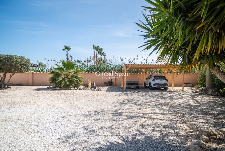 Wederverkoop - VILLA -
CATRAL - Catral