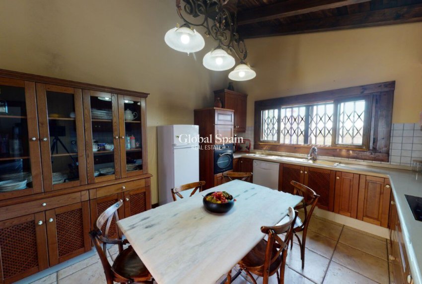 Wederverkoop - VILLA -
CATRAL - Costa Blanca