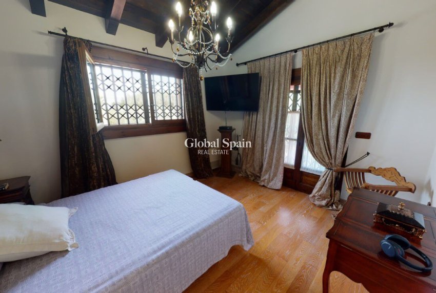 Wederverkoop - VILLA -
CATRAL - Costa Blanca