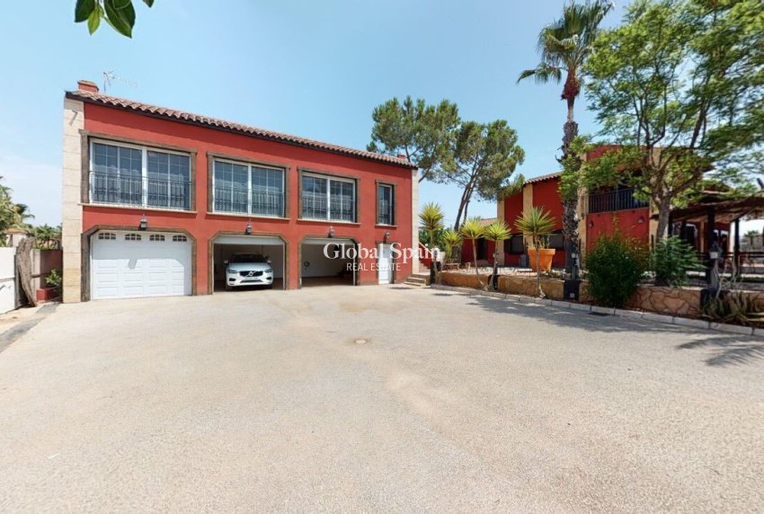 Wederverkoop - VILLA -
CATRAL - Costa Blanca