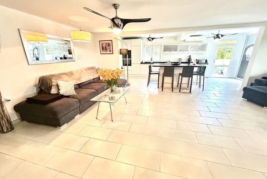 Wederverkoop - VILLA -
CATRAL - Costa Blanca