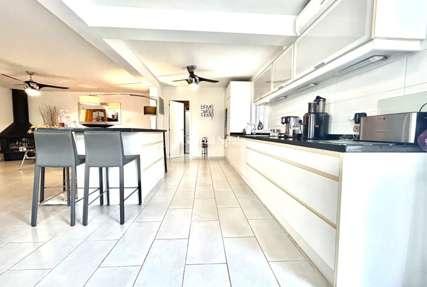 Wederverkoop - VILLA -
CATRAL - Costa Blanca