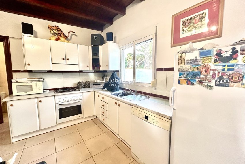 Wederverkoop - VILLA -
CATRAL - Costa Blanca