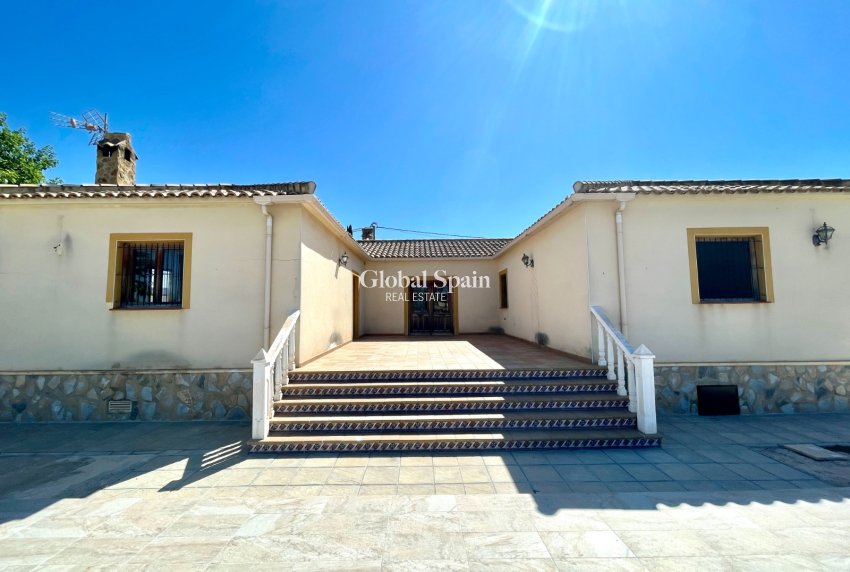 Wederverkoop - VILLA -
CATRAL - Costa Blanca