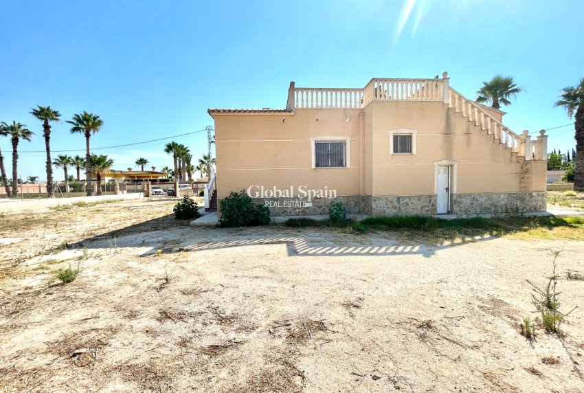 Wederverkoop - VILLA -
CATRAL - Costa Blanca