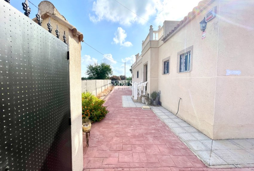 Wederverkoop - VILLA -
CATRAL - Costa Blanca