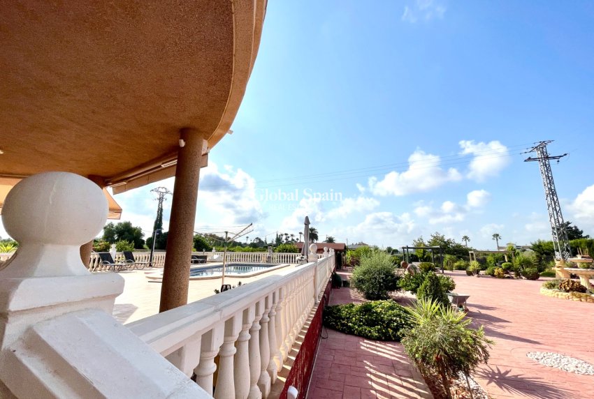 Wederverkoop - VILLA -
CATRAL - Costa Blanca