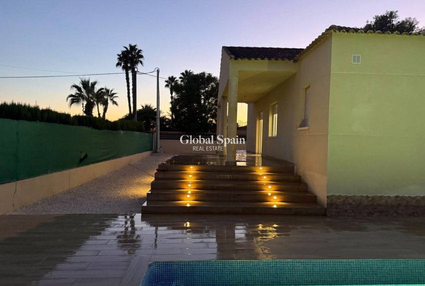 Wederverkoop - VILLA -
CATRAL - Costa Blanca