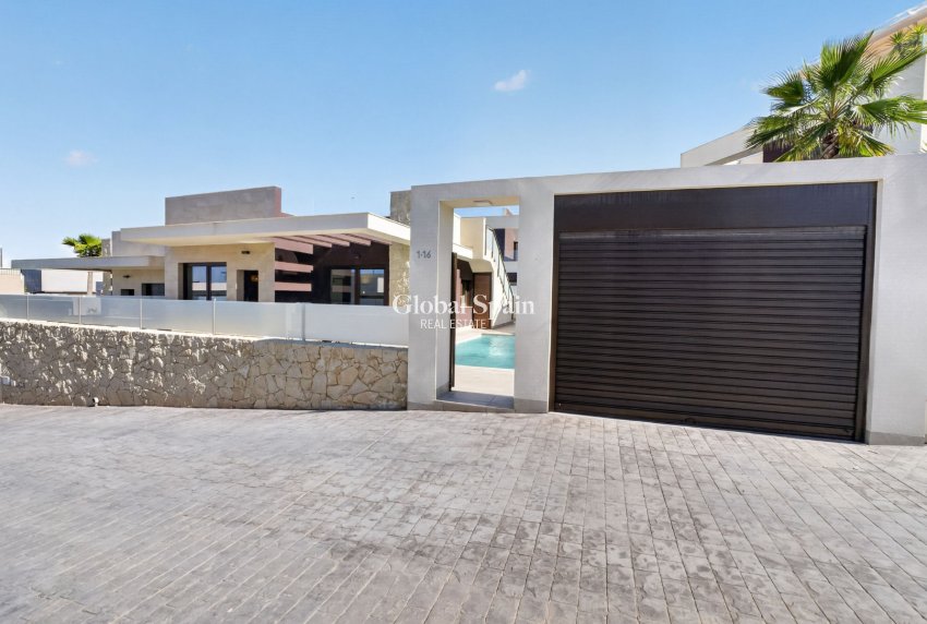 Wederverkoop - VILLA -
CIUDAD QUESADA - Alicante