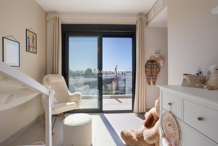 Wederverkoop - VILLA -
CIUDAD QUESADA - center