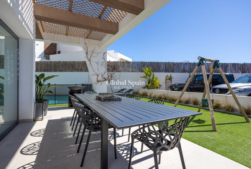 Wederverkoop - VILLA -
CIUDAD QUESADA - center