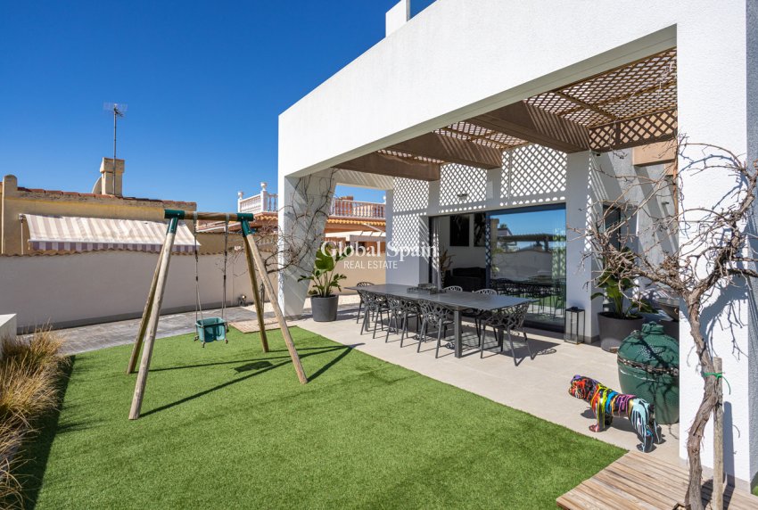 Wederverkoop - VILLA -
CIUDAD QUESADA - center