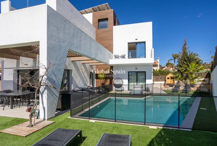 Wederverkoop - VILLA -
CIUDAD QUESADA - center