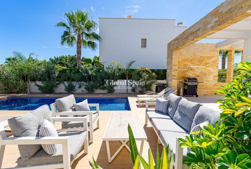 Wederverkoop - VILLA -
CIUDAD QUESADA - Doña Pena