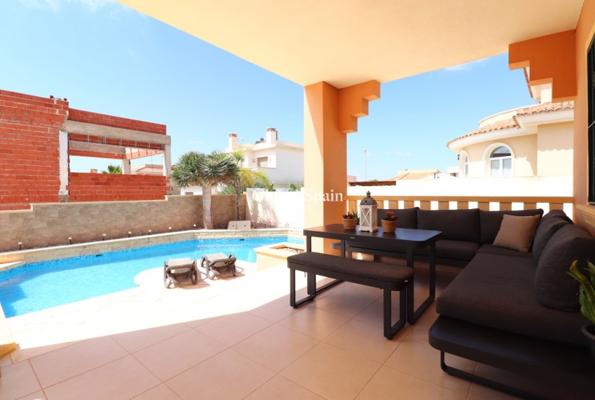 Wederverkoop - VILLA -
Ciudad Quesada - La Fiesta