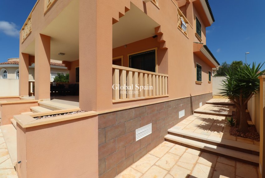 Wederverkoop - VILLA -
Ciudad Quesada - La Fiesta