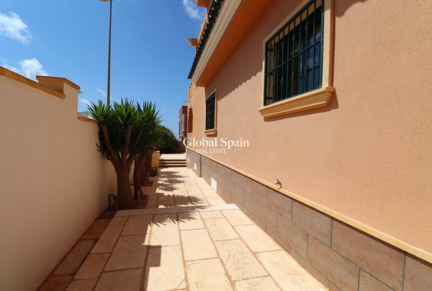 Wederverkoop - VILLA -
Ciudad Quesada - La Fiesta
