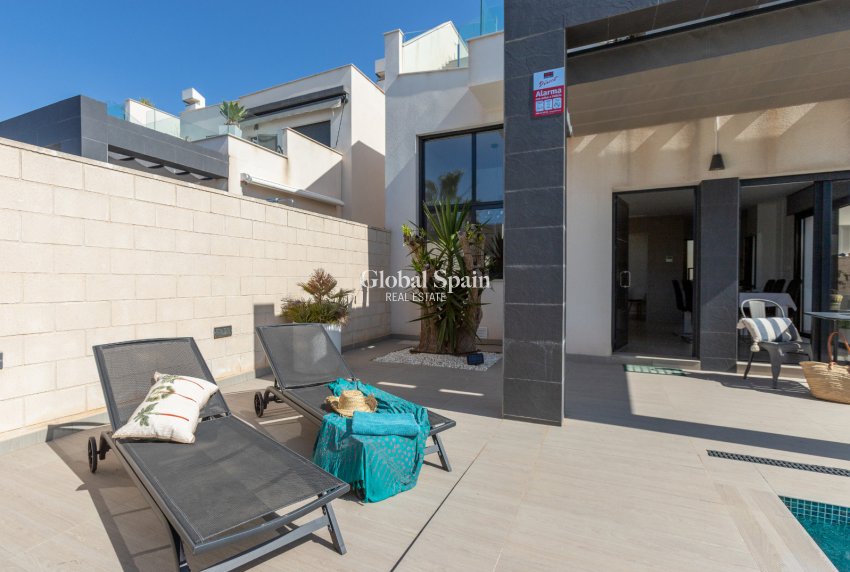 Wederverkoop - VILLA -
CIUDAD QUESADA - Rojales