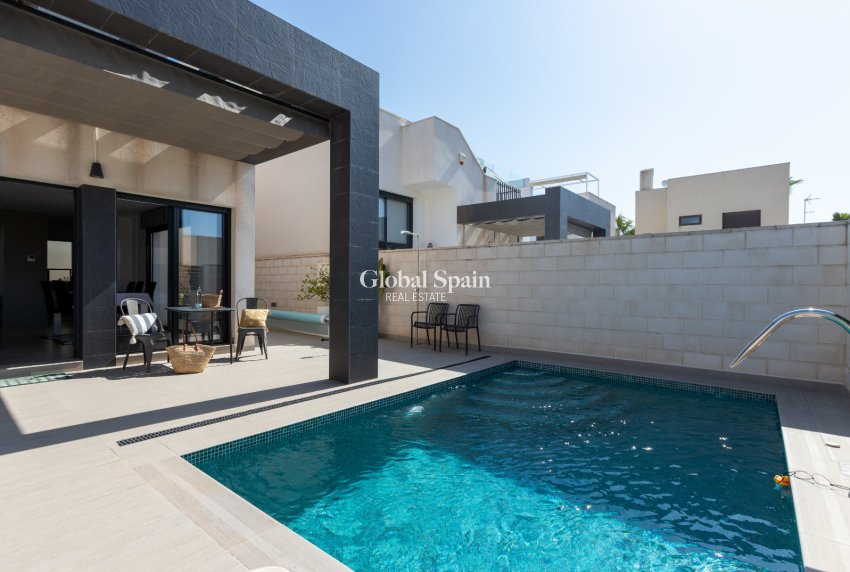 Wederverkoop - VILLA -
CIUDAD QUESADA - Rojales