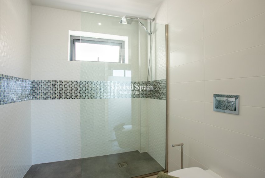 Wederverkoop - VILLA -
CIUDAD QUESADA - Rojales