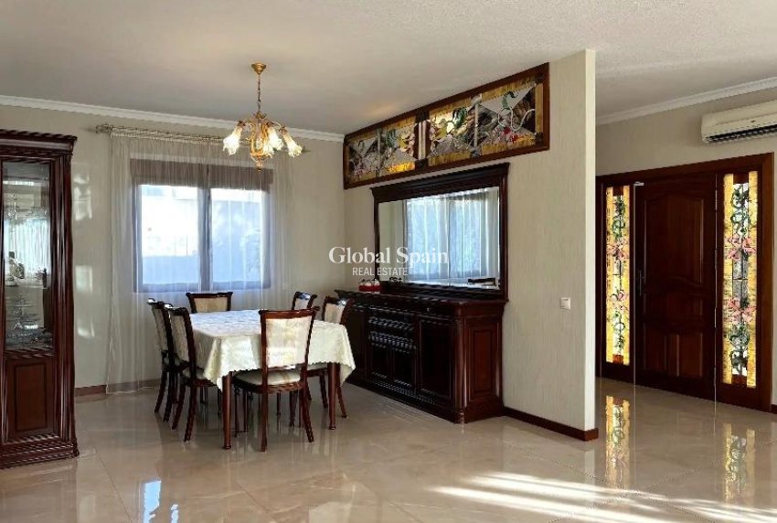 Wederverkoop - VILLA -
CIUDAD QUESADA