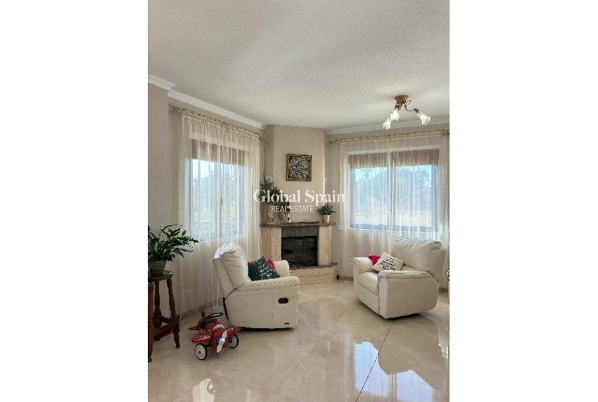 Wederverkoop - VILLA -
CIUDAD QUESADA