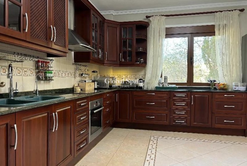 Wederverkoop - VILLA -
CIUDAD QUESADA