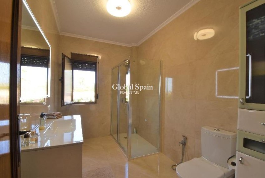 Wederverkoop - VILLA -
CIUDAD QUESADA