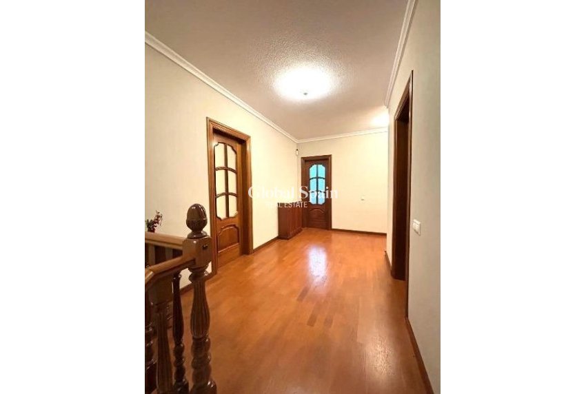 Wederverkoop - VILLA -
CIUDAD QUESADA