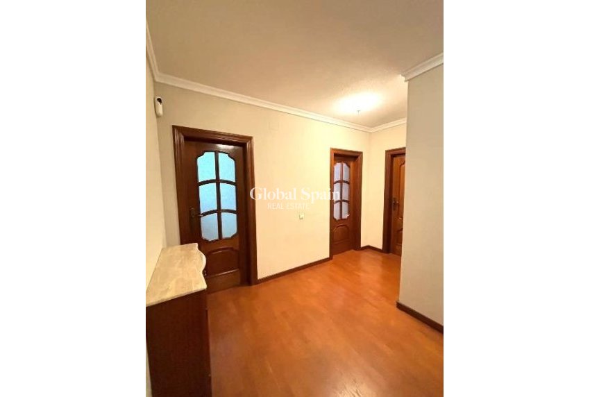 Wederverkoop - VILLA -
CIUDAD QUESADA